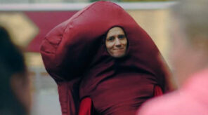 Bild ur kampanjfilm föreställande skådespelare utklädd till njure.